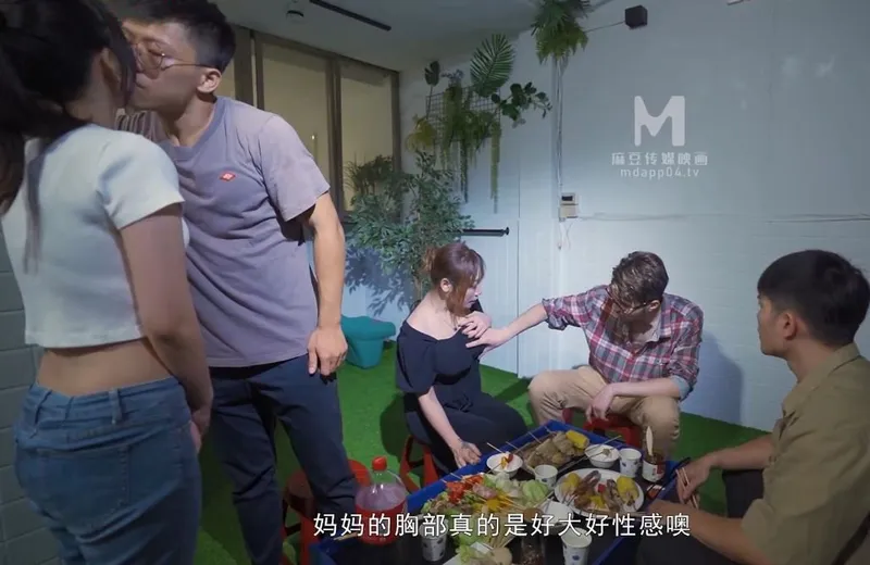 Tết trung thu gia đình tụ họp rồi làm tình tập thể