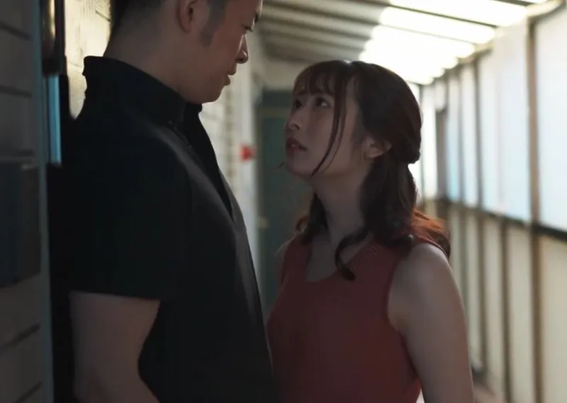 Bà xã mang thai, tôi bị sexy bởi cô vợ nhà đối diện thường ở nhà một mình